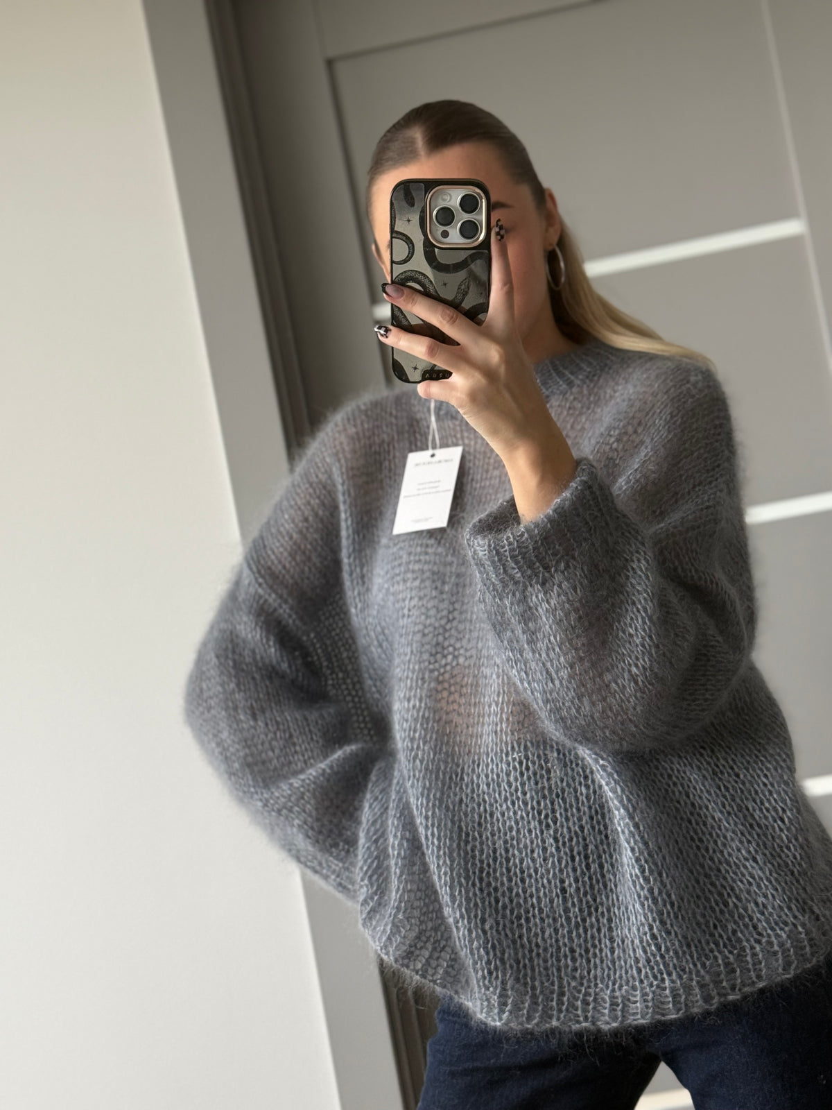 Švelnios moheros ir šilko megztukas